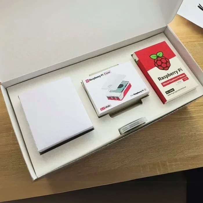 Официальный комплект настольного компьютера Raspberry Pi 5