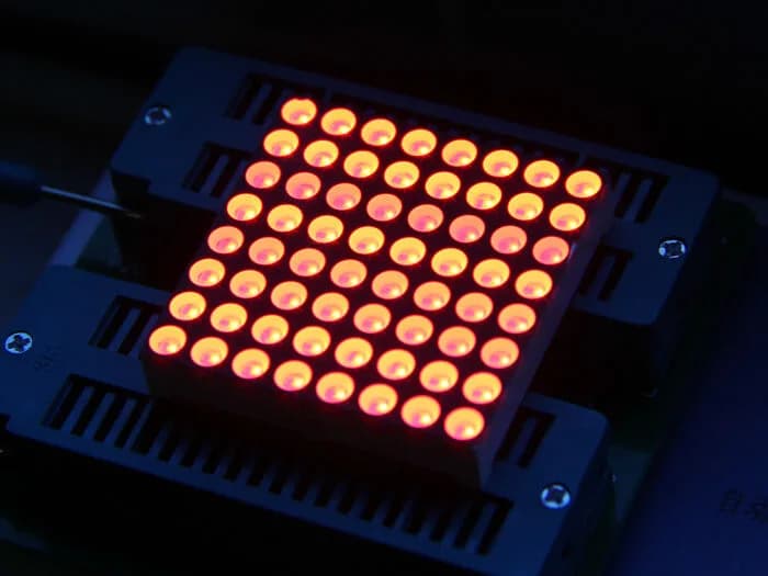 Квадратный матричный светодиод 38 мм 8x8 - красный с общим анодом