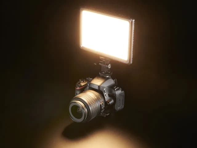 Светодиодный фонарь для фотосъемки с креплением на камеру — CIE Ra 95 — от 3200K до 5600K