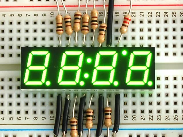 Зеленый 7-сегментный индикатор часов - высота цифр 0,39 дюйма.