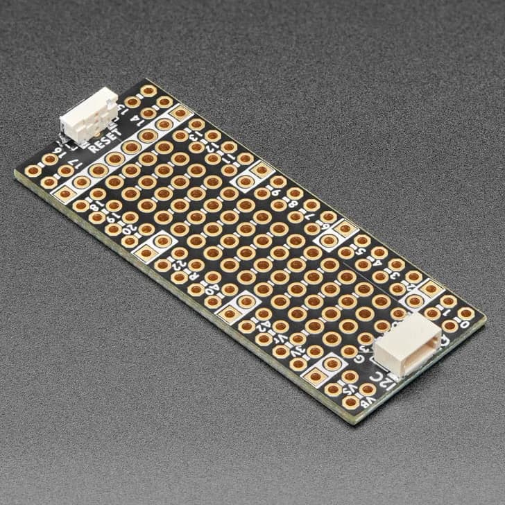 Adafruit PiCowbell Proto для Pico — кнопка сброса