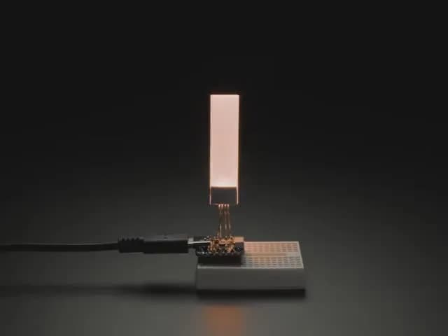 Дисплей с полноцветной RGB-подсветкой — 12 x 40 мм