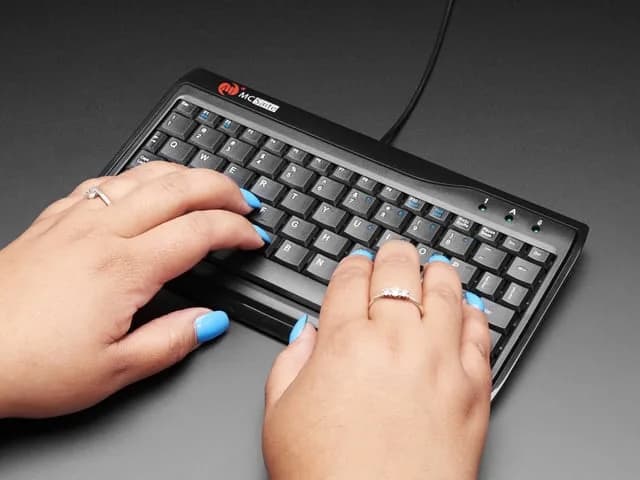 Миниатюрная клавиатура для микроконтроллеров PS/2 и USB