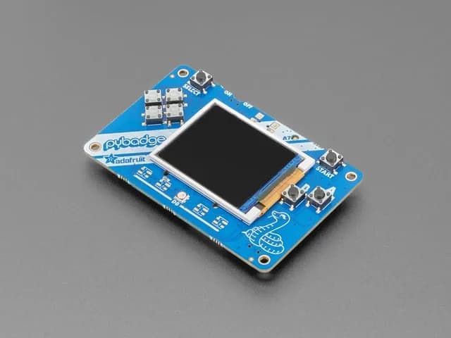 Adafruit PyBadge LC — MakeCode Arcade, CircuitPython или Arduino