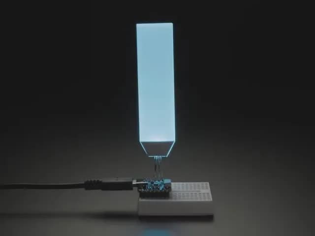 Дисплей с полноцветной RGB-подсветкой — 23 x 75 мм