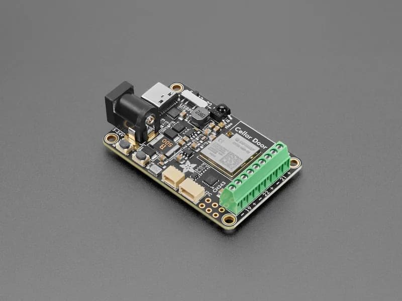 Adafruit Sparkle Motion с внешней антенной WFL