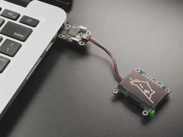 Adafruit Trinkey QT2040 — USB-ключ RP2040 со стеммой QT