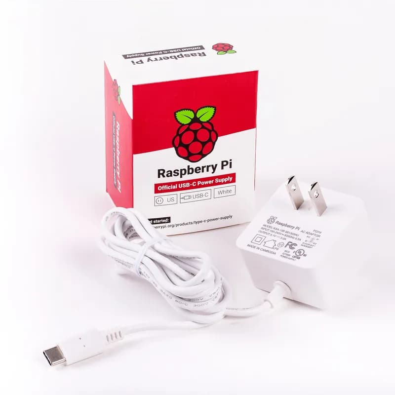 Блок питания Raspberry Pi 4 белого цвета