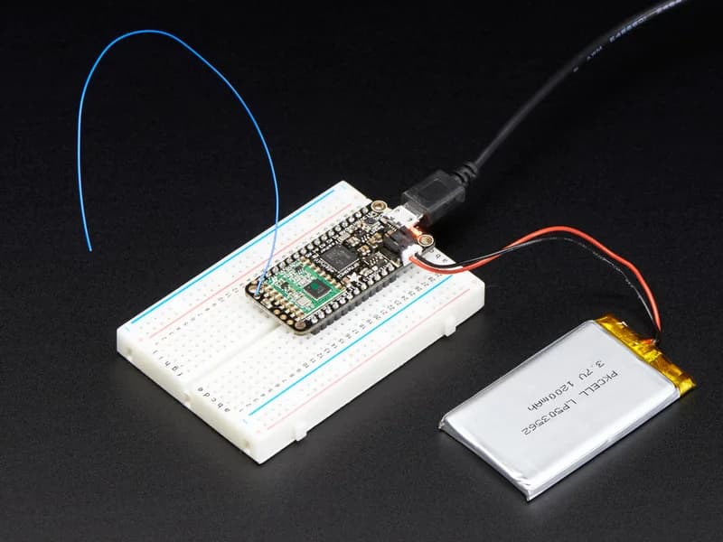 Пакетная радиосвязь Adafruit Feather M0 RFM69HCW — 868 или 915 МГц RadioFruit