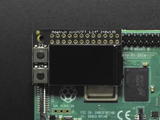 Adafruit Mini PiTFT — надстройка цветного TFT 135x240 для Raspberry Pi
